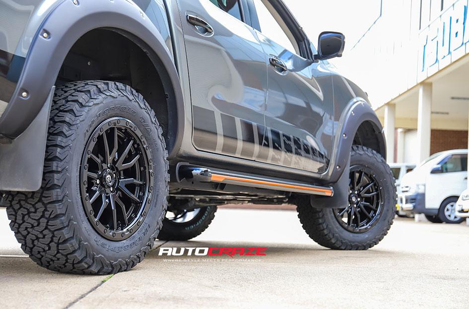 NISSAN NAVARA TECH MATTE BLACK